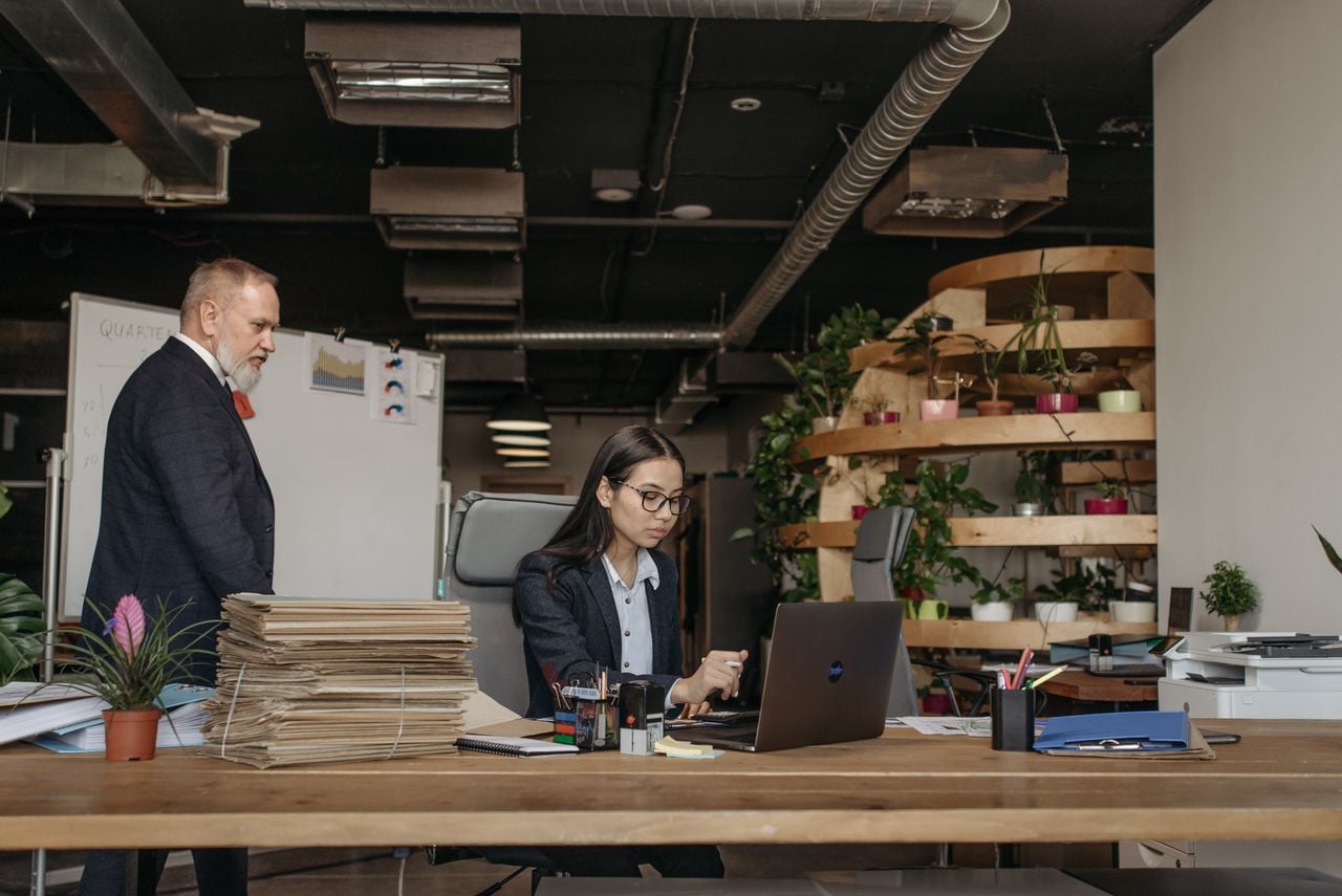 Best HR Compliance Software for Retail Chains
